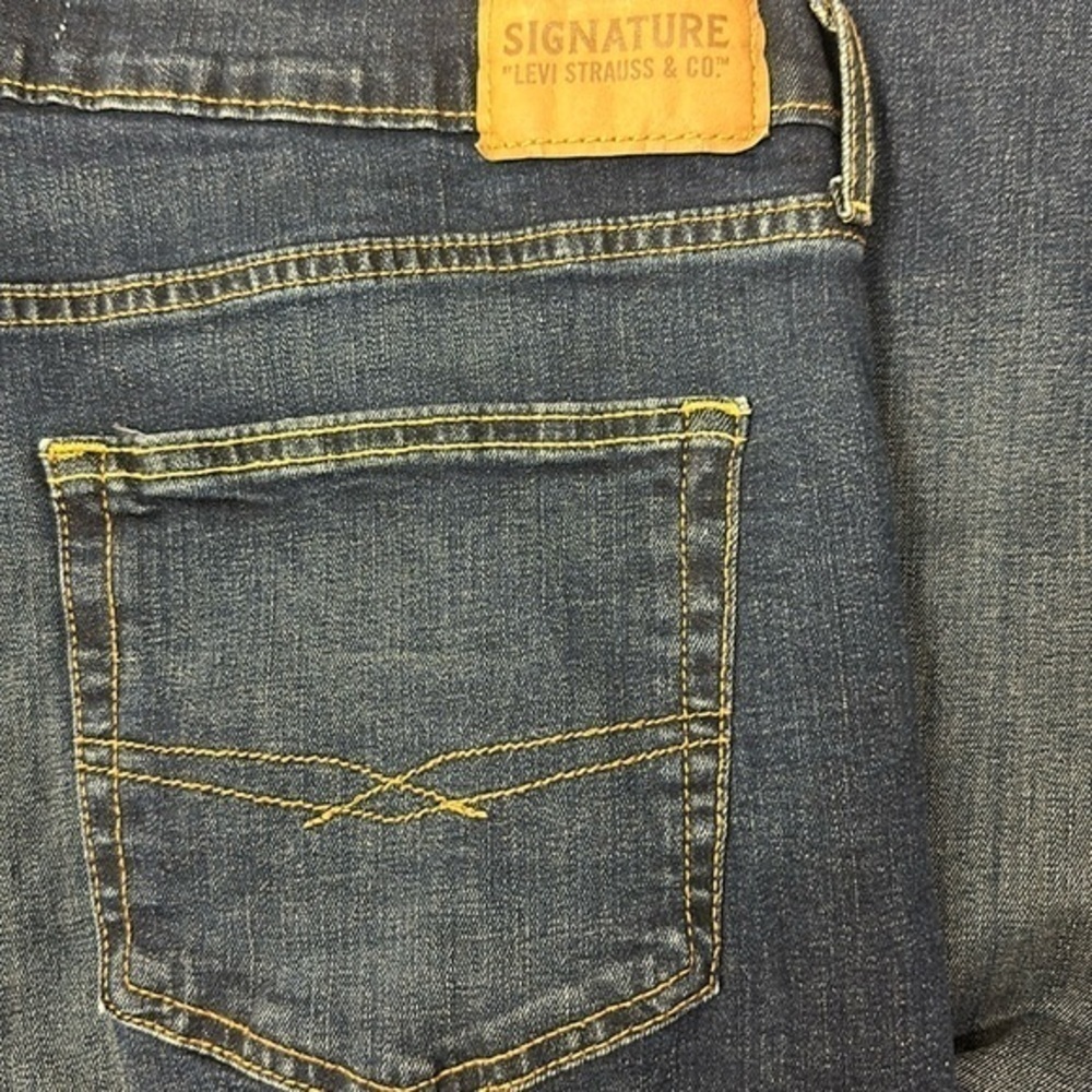 Levi’s men’s blue straight leg 551 size 36 x 34
